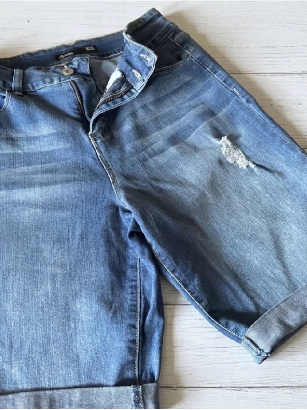 Royalty For Me Medium Blue Distressed Rolled-Hem Jean Shorts. Size 10.